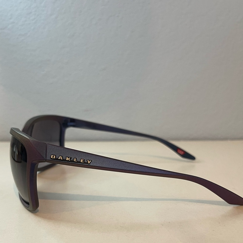 Oakley Purple Sunglasses Fashionable Accessories - Picture 2 of 3